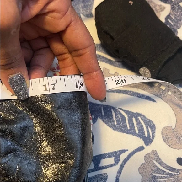 Kenneth Cole Black Leather Tote Bag - Picture 8 of 9